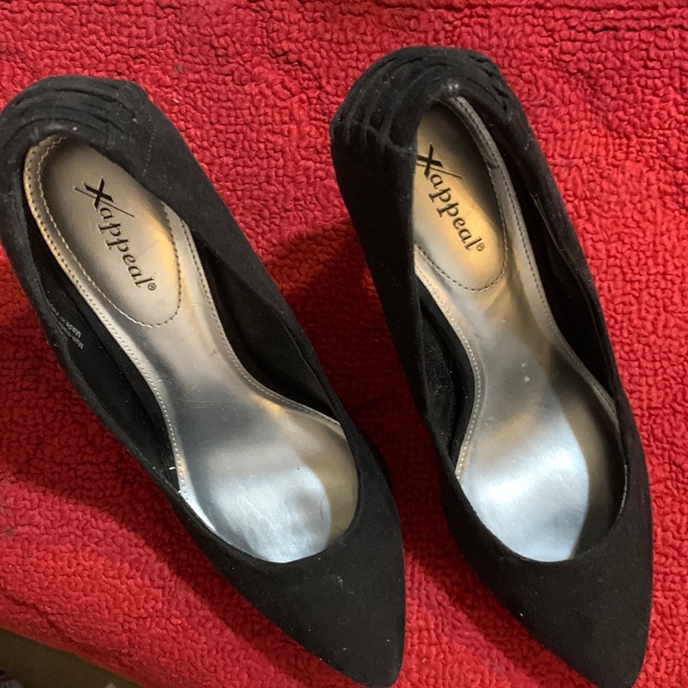 Black heels size 6 1/2 almost new